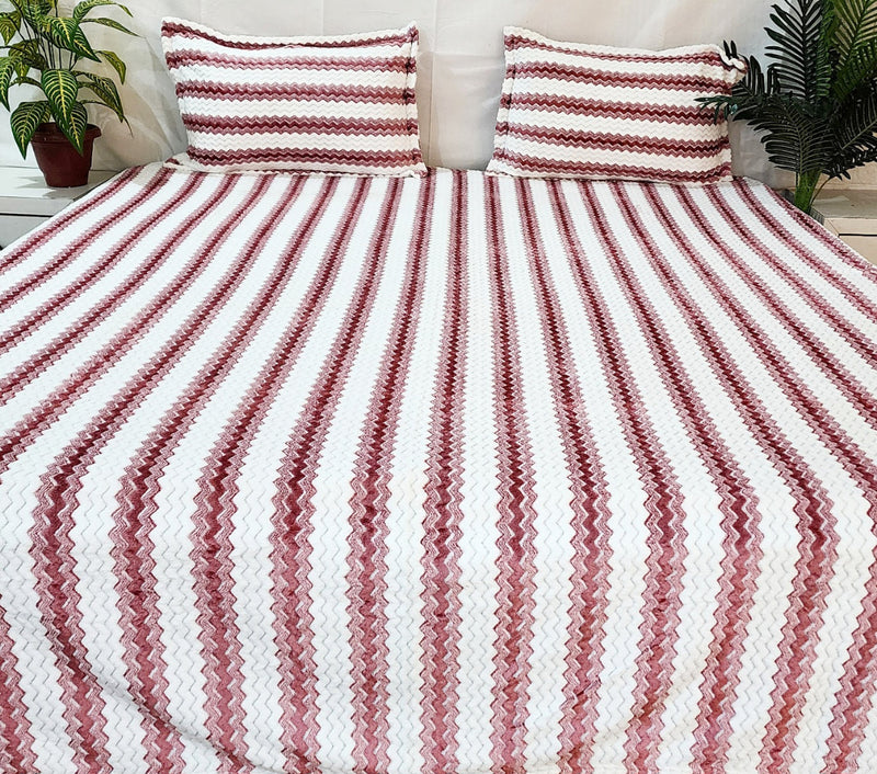 White and Pink Zigzag Pattern Warm Bedsheet