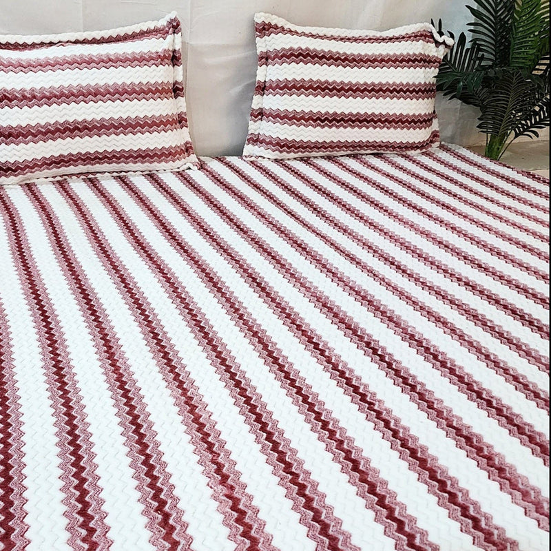 White and Pink Zigzag Pattern Warm Bedsheet