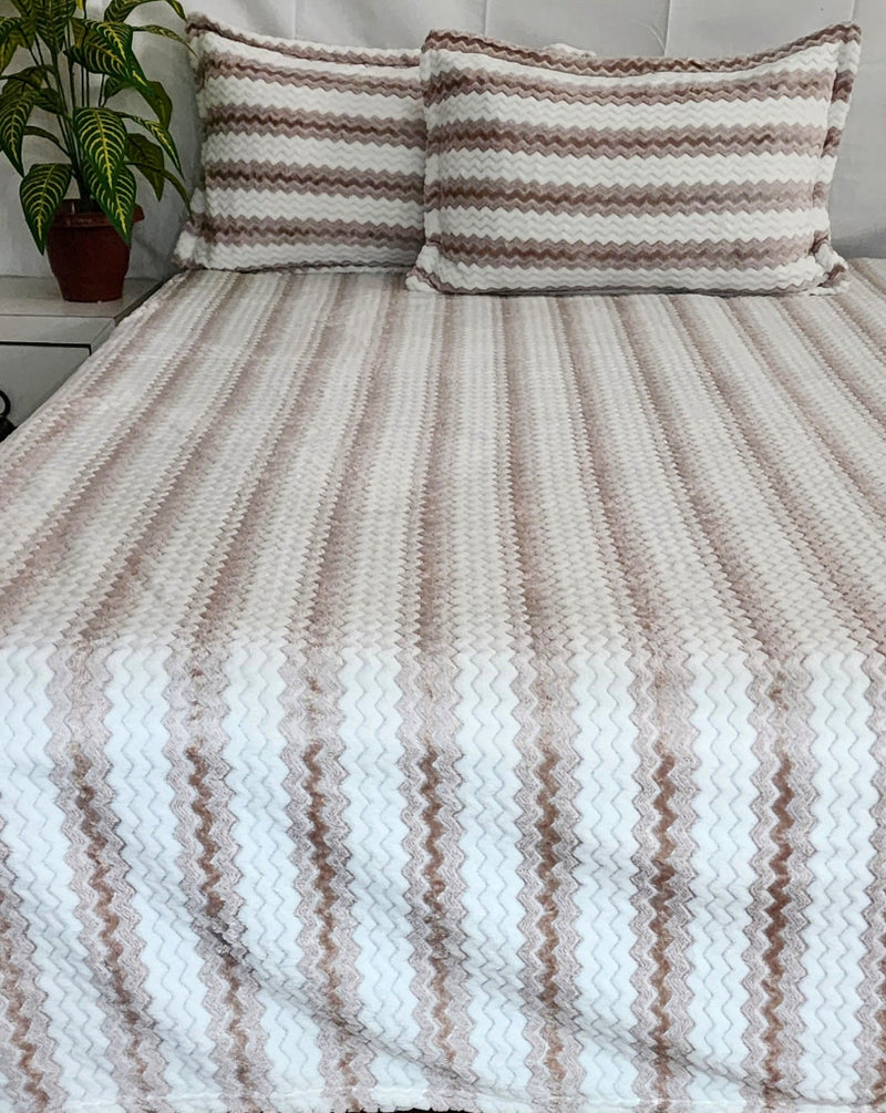 White and Brown Zigzag Pattern Warm Bedsheet