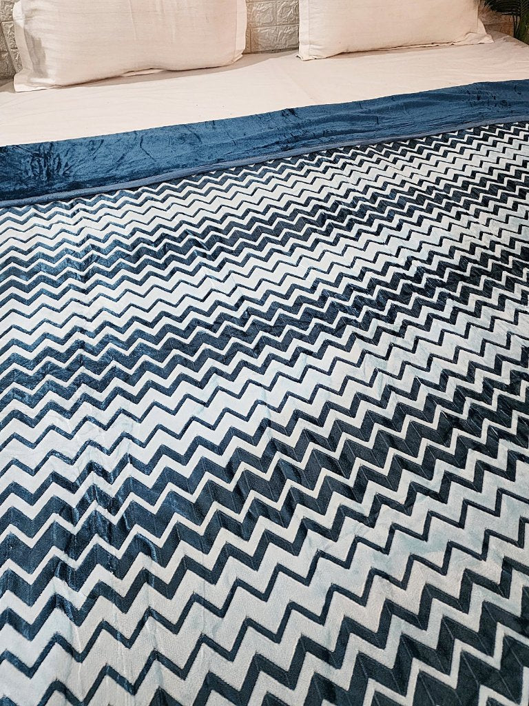 Blue and White Zigzag Pattern Warm Duvet Cover