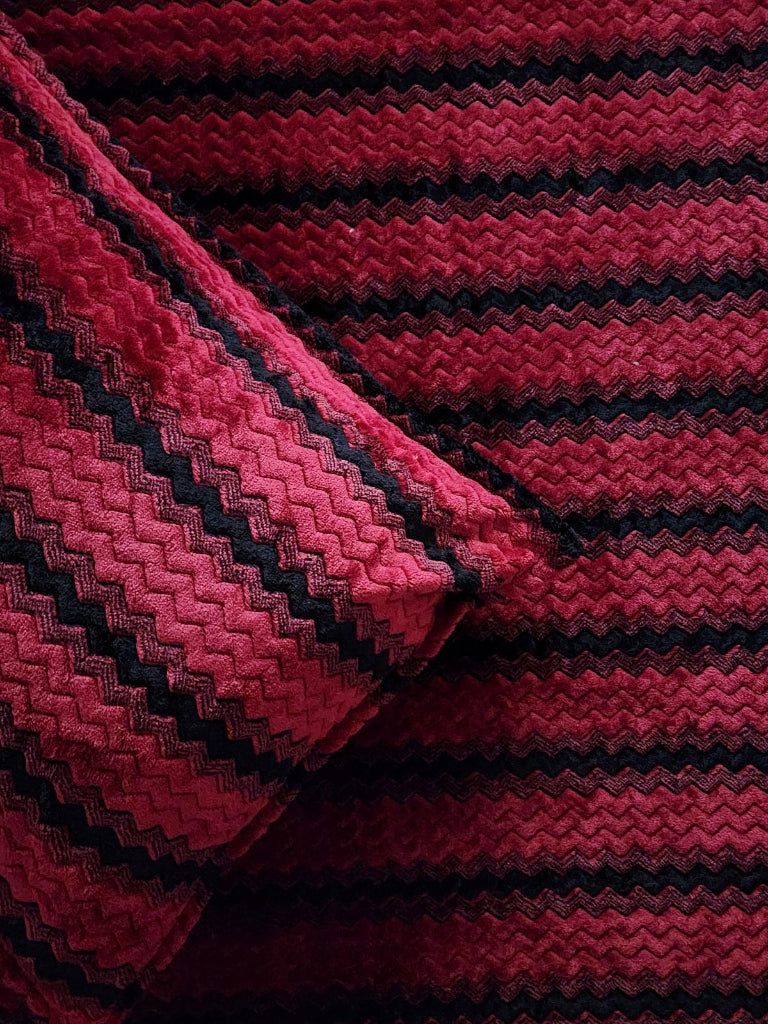 Red and Black Zigzag Pattern Warm Bedsheet