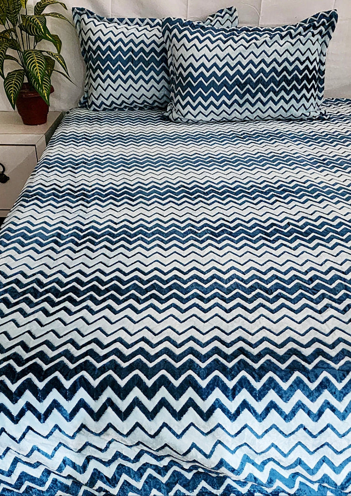 Light Blue and Grey  Zigzag Pattern Warm Bedsheet