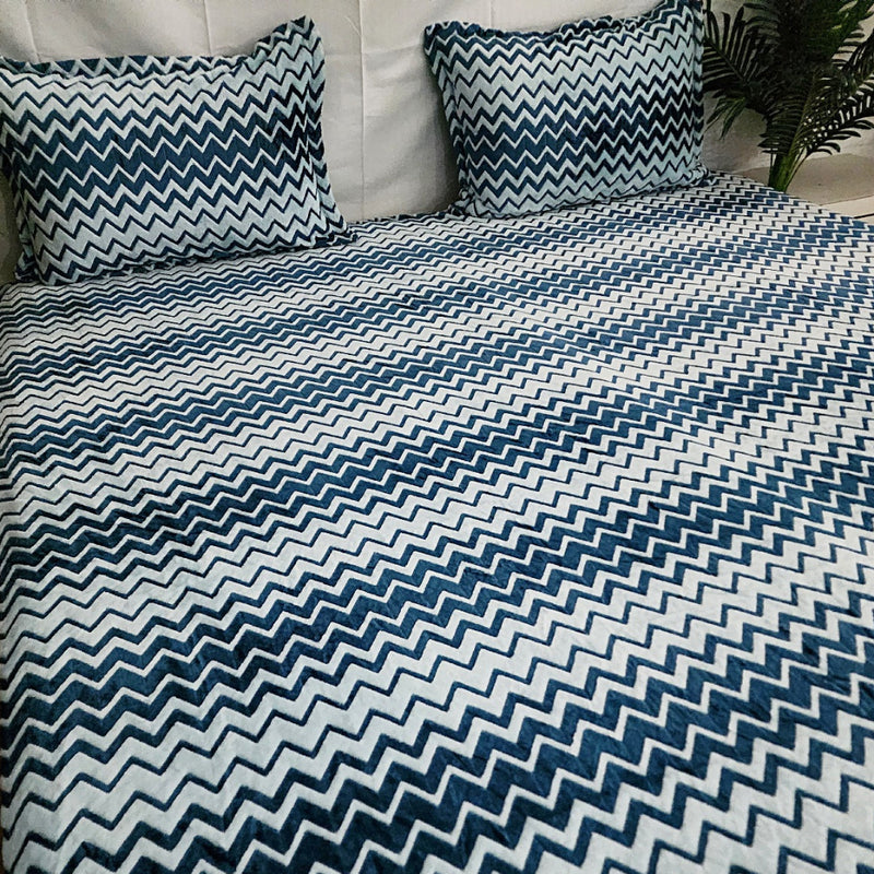 Light Blue and Grey  Zigzag Pattern Warm Bedsheet